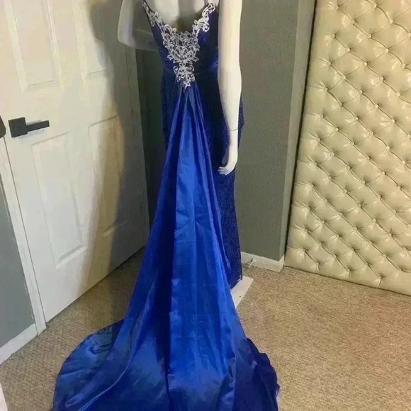 JJ’S House Blue And White Sequined formal Prom dress. - Picture 7 of 13